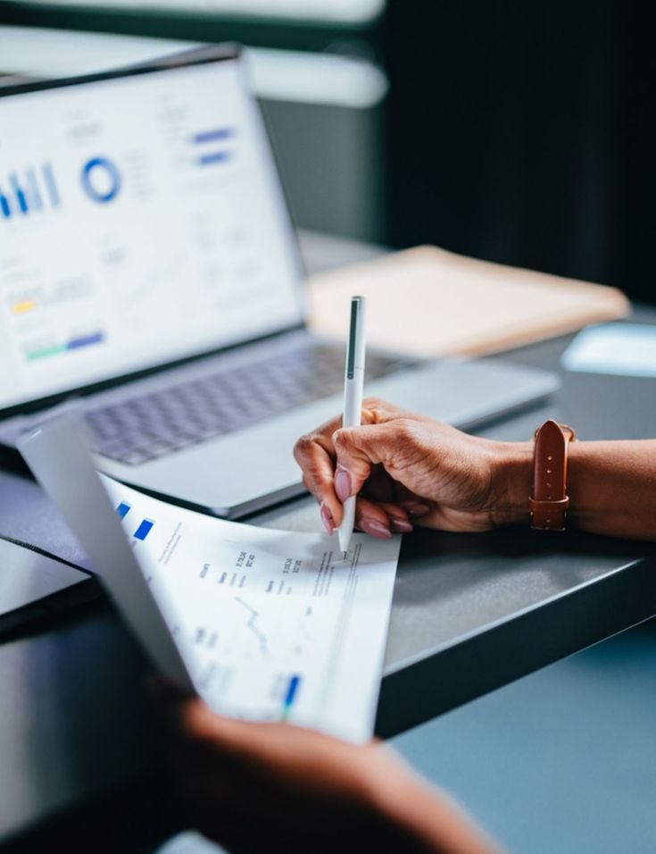 Revisión y firma de reporte de ventas